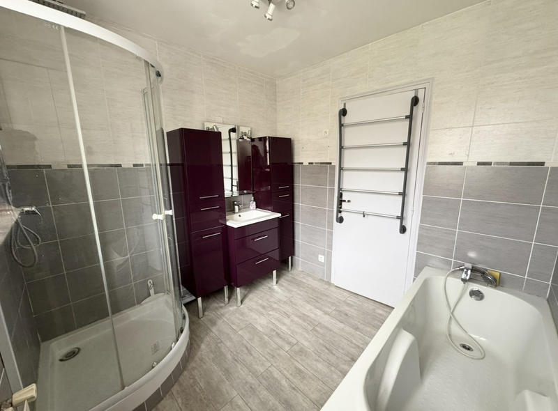 Maison - 244 m² - 8 pièces