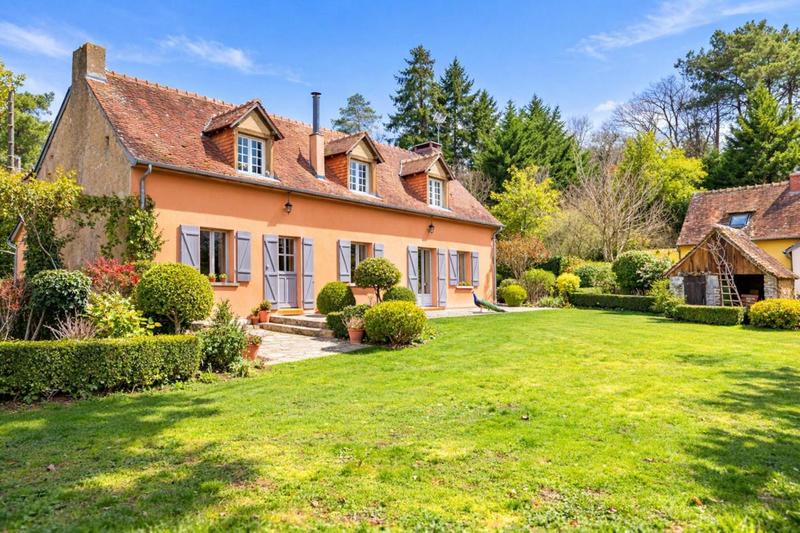 Maison traditionnelle - 240 m² - 12 pièces