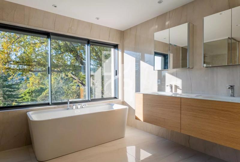 Maison - 470 m² - 7 pièces