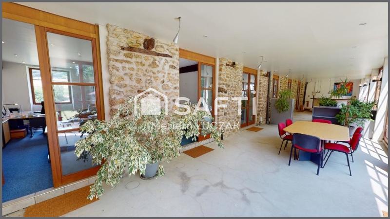 Local commercial - 240 m² - 8 pièces