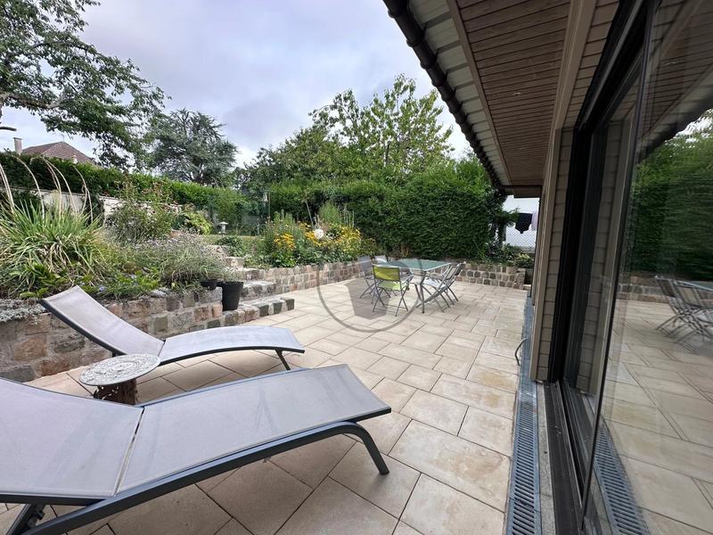 Maison - 162 m² - 8 pièces