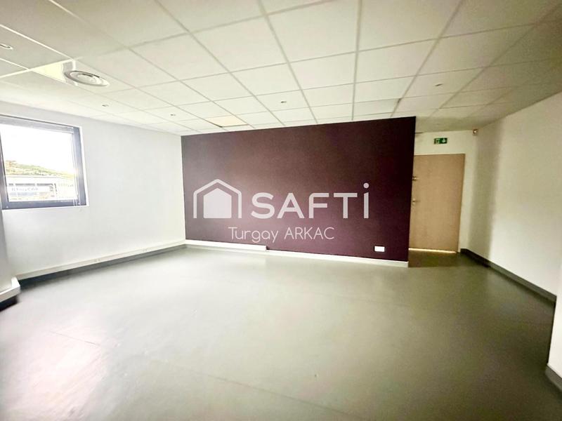 Local commercial - 96 m² - 6 pièces