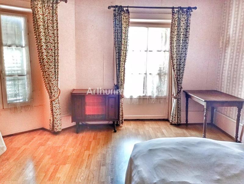 Maison - 243 m² - 8 pièces