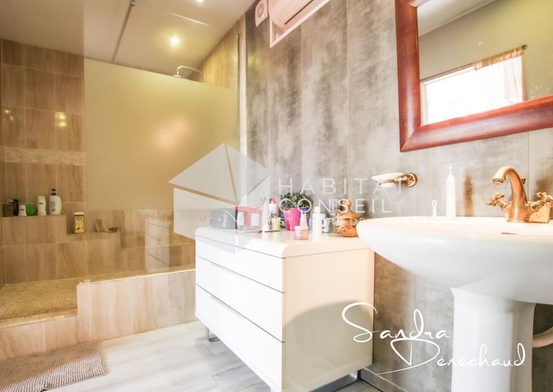 Maison - 283 m² - 9 pièces