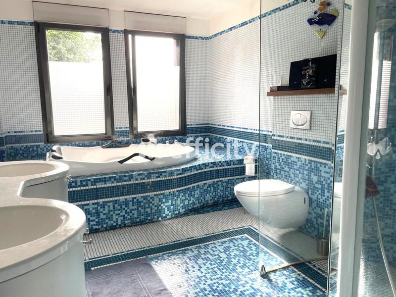 Maison traditionnelle - 190 m² - 5 pièces