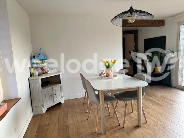 Maison - 90 m² - 5 pièces