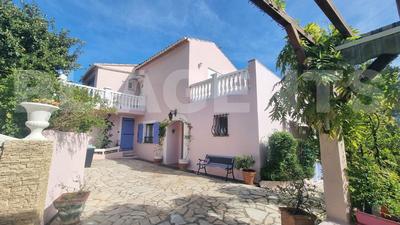 Maison - 137 m² - 8 pièces