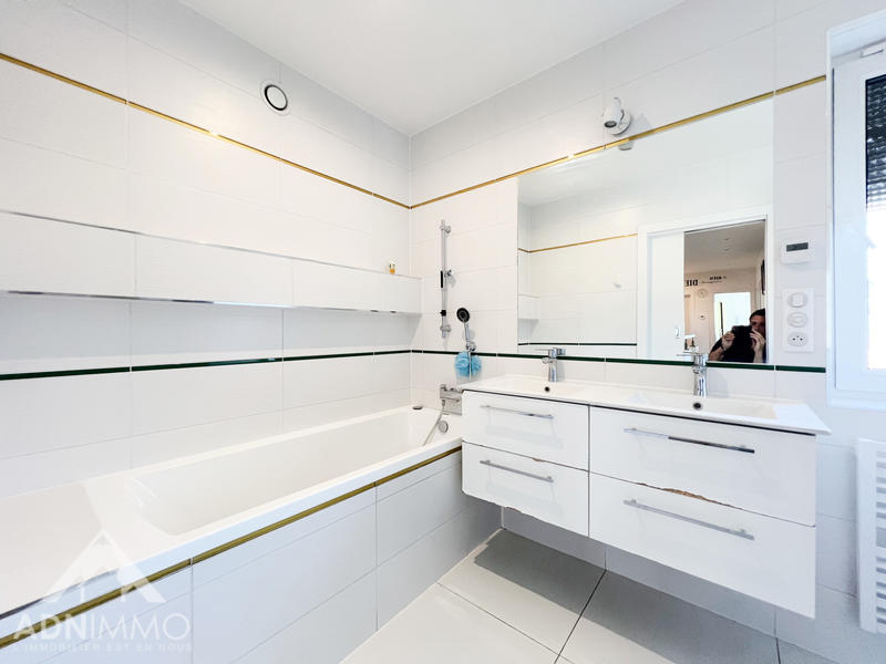 Maison - 225 m² - 7 pièces