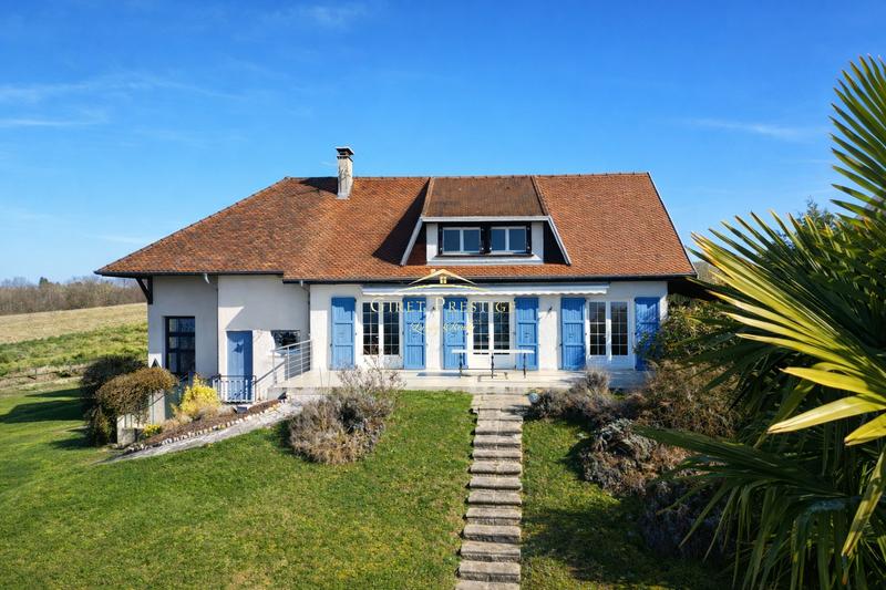 Maison - 204 m² - 7 pièces