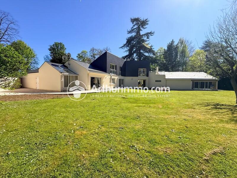 Maison - 344 m² - 10 pièces