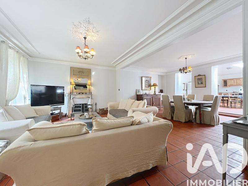 Maison - 290 m² - 8 pièces
