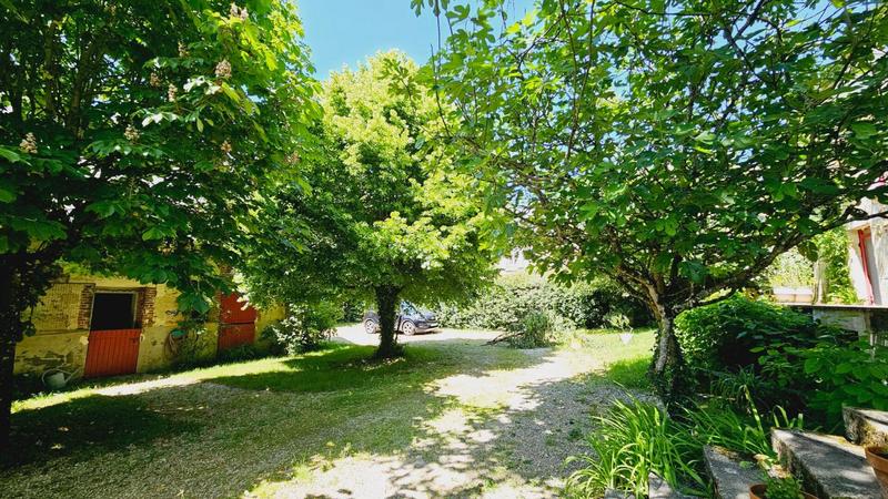 Maison - 216 m² - 8 pièces