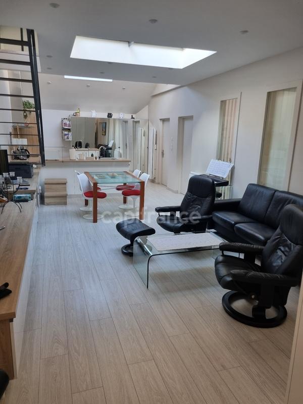 Maison - 570 m² - 11 pièces