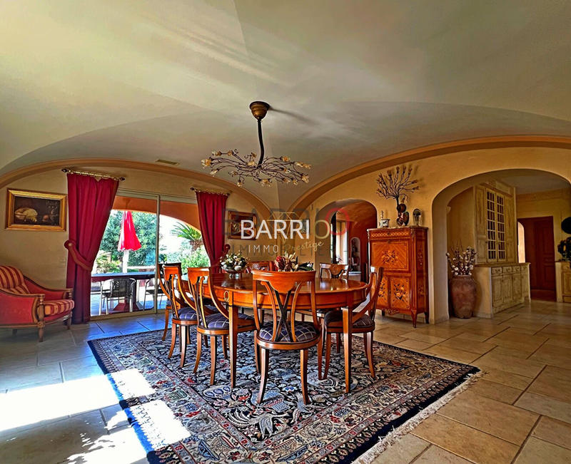 Maison - 208 m² - 7 pièces