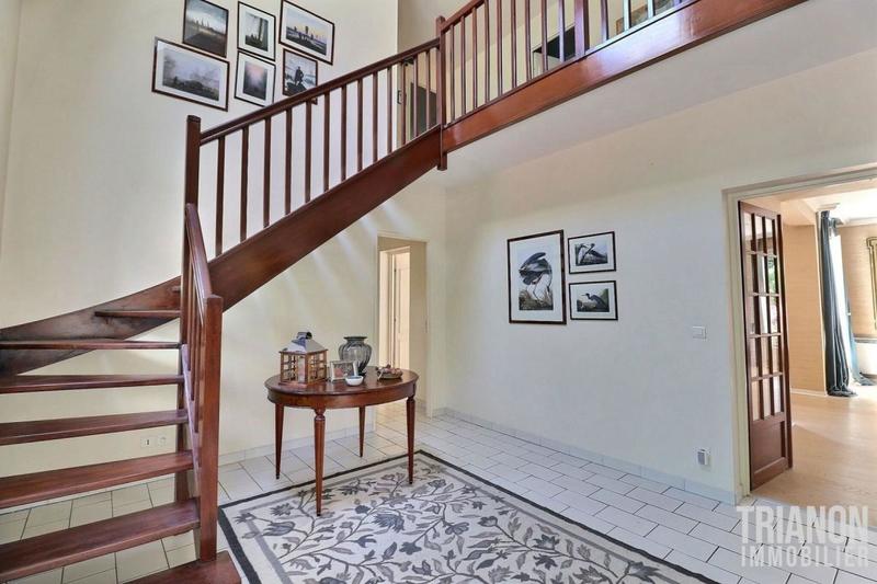 Maison - 240 m² - 9 pièces