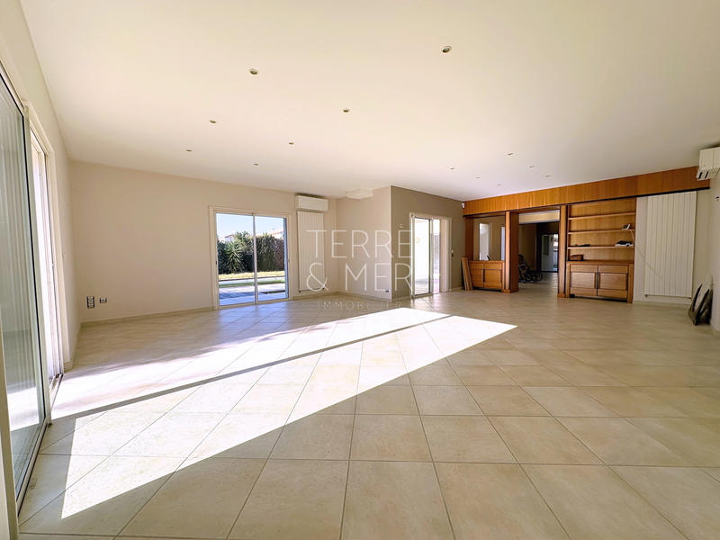 Maison - 180 m² - 6 pièces