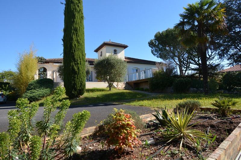 Maison - 229 m² - 8 pièces