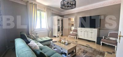 Maison - 220 m² - 7 pièces