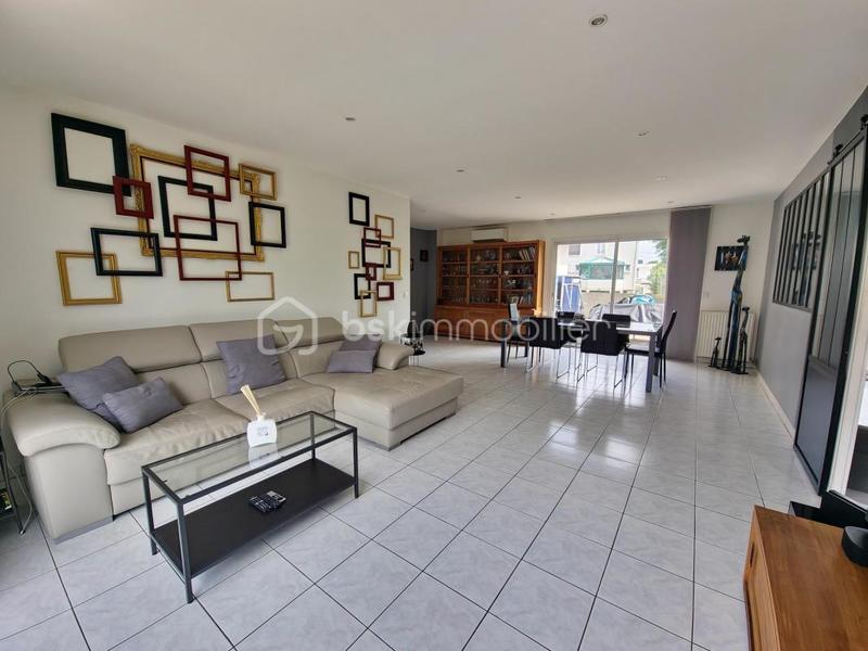 Maison - 220 m² - 7 pièces