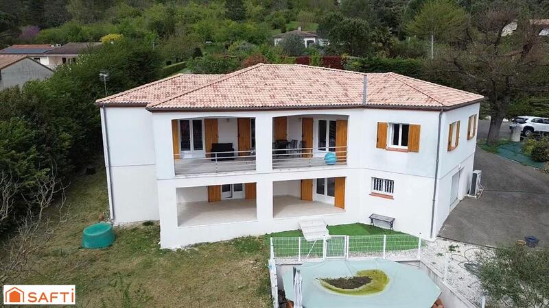 Maison - 137 m² - 5 pièces