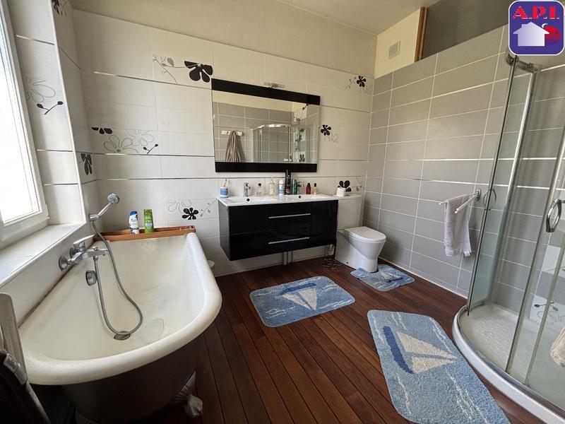 Maison - 229 m² - 9 pièces