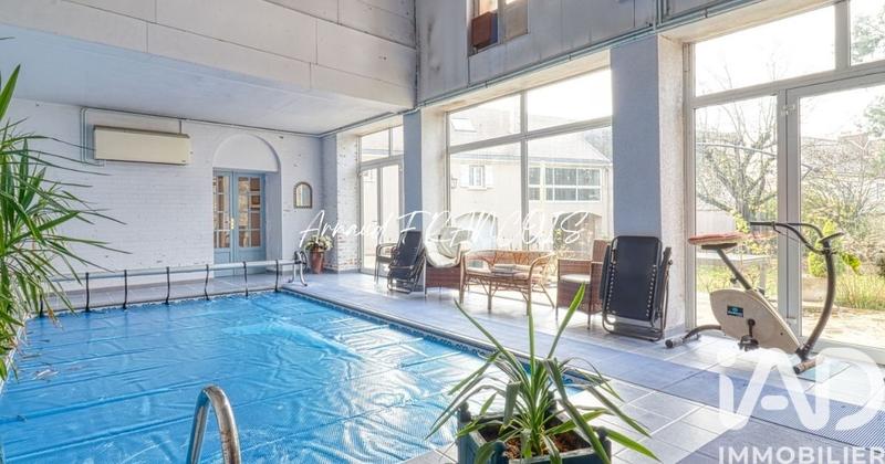 Maison - 376 m² - 9 pièces