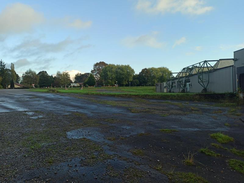 Local commercial - 1 306 m²