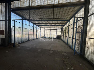 Entrepôt - 1 200 m² - 1 pièce