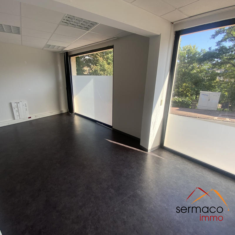 Local commercial - 248 m² - 12 pièces