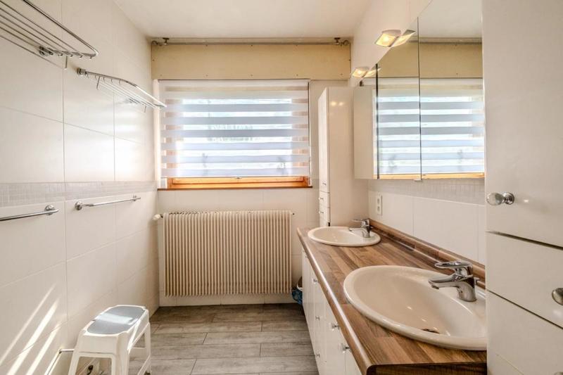 Propriété - 216 m² - 9 pièces