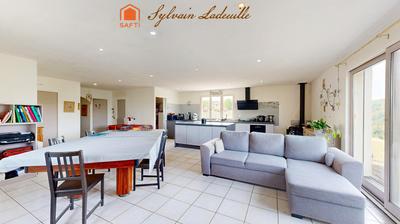 Maison - 158 m² - 6 pièces