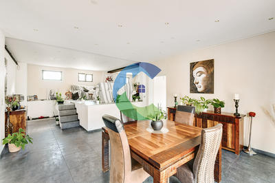 Maison - 247 m² - 7 pièces