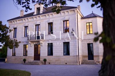 Maison - 655 m² - 14 pièces