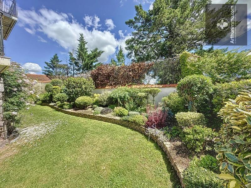 Maison - 280 m² - 7 pièces