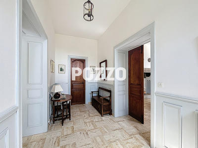 Maison - 201 m² - 10 pièces