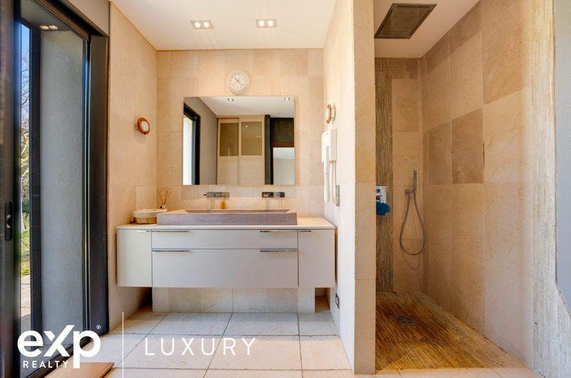 Maison contemporaine - 289 m² - 6 pièces