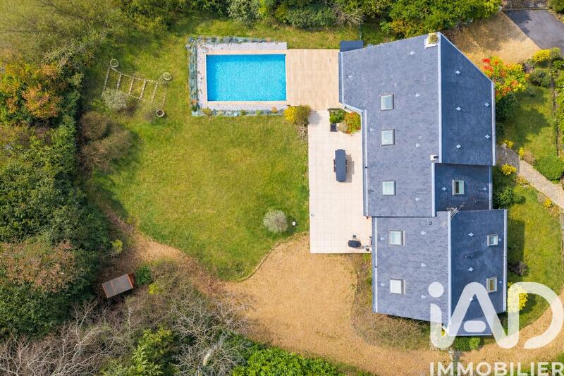 Maison - 229 m² - 9 pièces