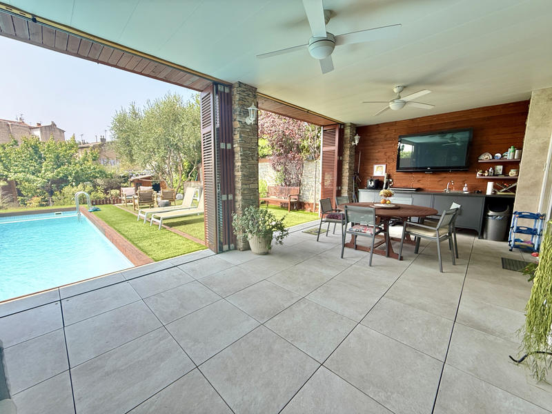 Maison - 300 m² - 5 pièces