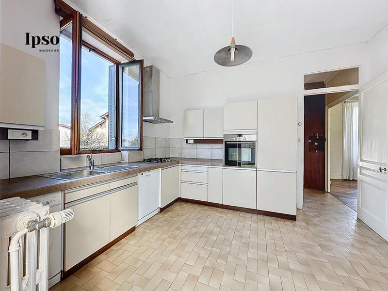 Propriété - 303 m² - 11 pièces