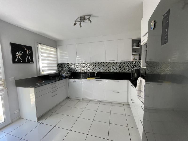 Maison - 200 m² - 6 pièces