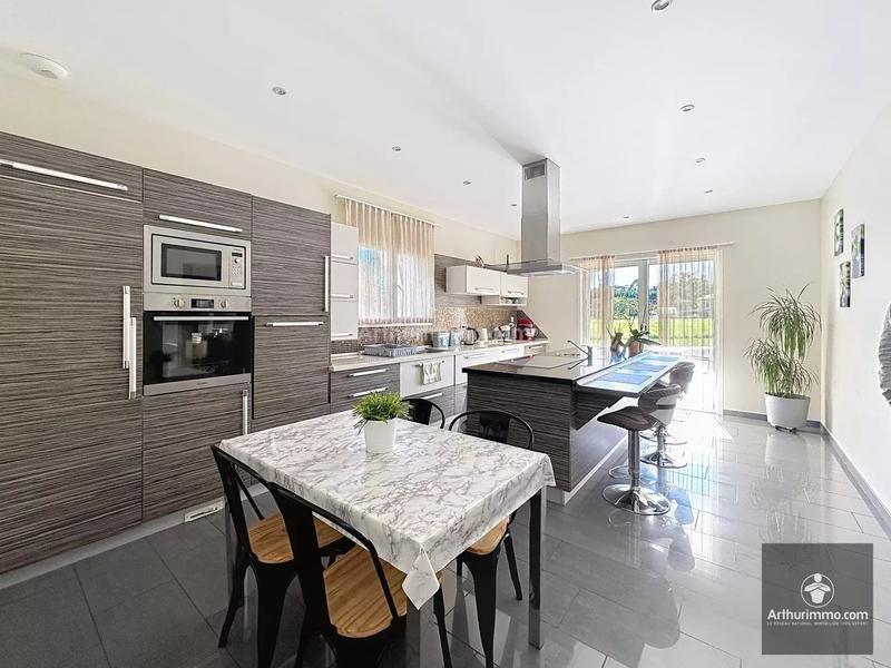 Maison - 200 m² - 9 pièces