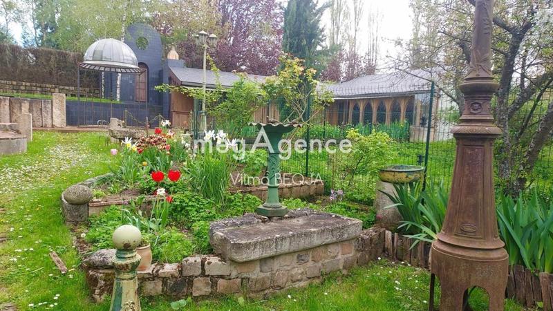 Maison ancienne - 310 m² - 8 pièces