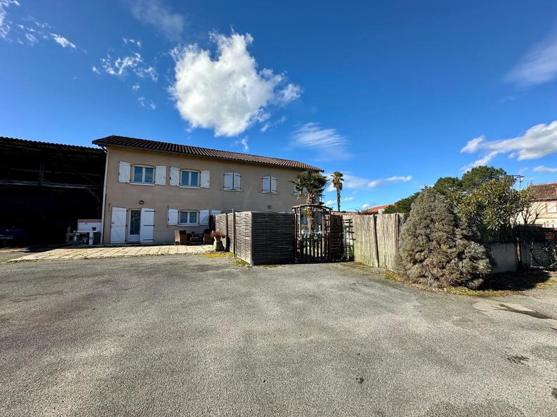 Maison - 455 m² - 18 pièces