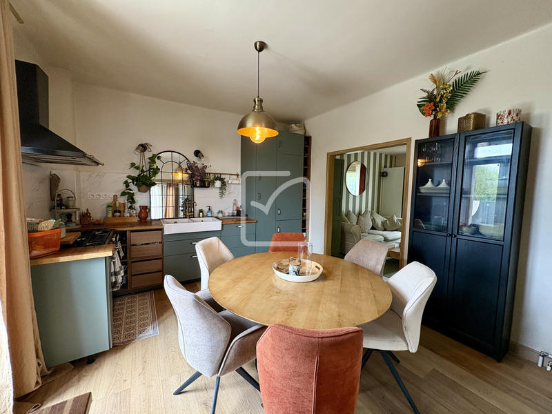 Maison - 200 m² - 8 pièces