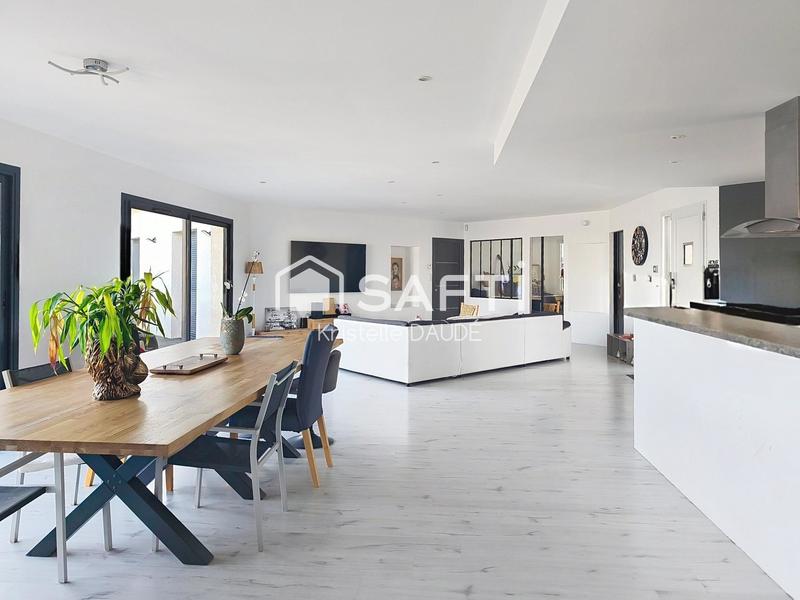 Maison - 244 m² - 8 pièces