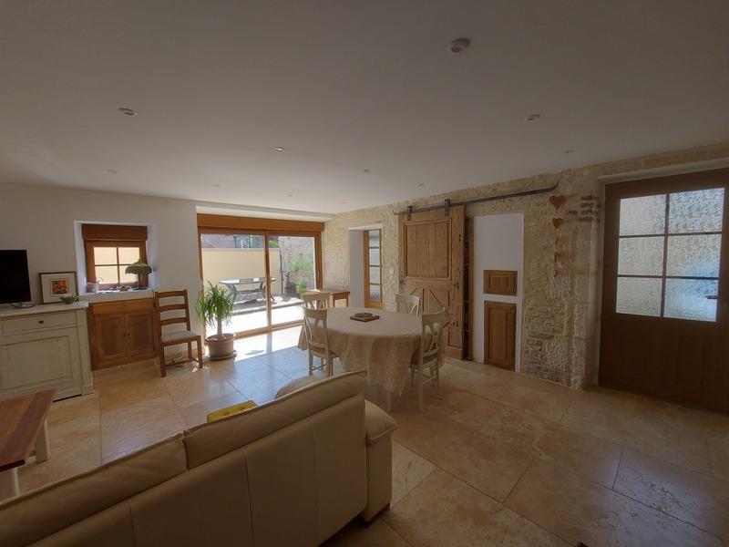 Maison traditionnelle - 262 m² - 6 pièces