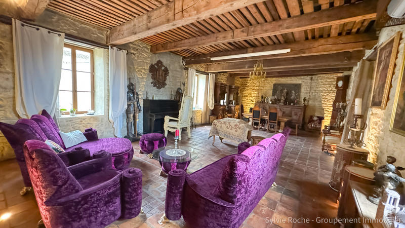 Propriété - 402 m² - 8 pièces