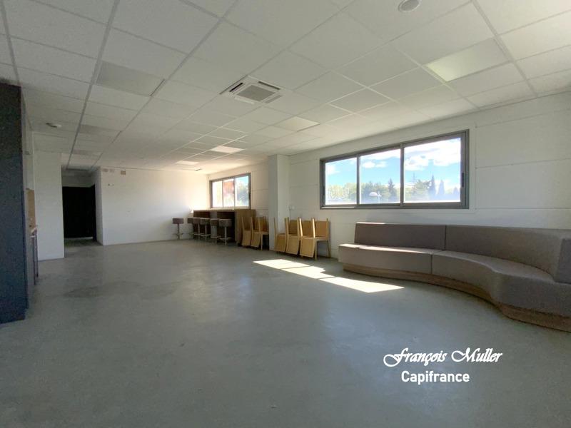 Local d'activité / Entrepôt - 360 m² - 6 pièces