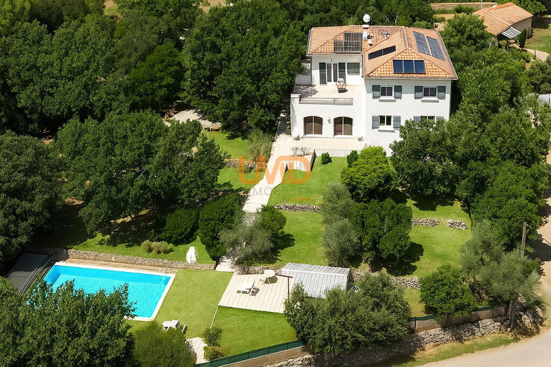 Propriété - 286 m² - 10 pièces