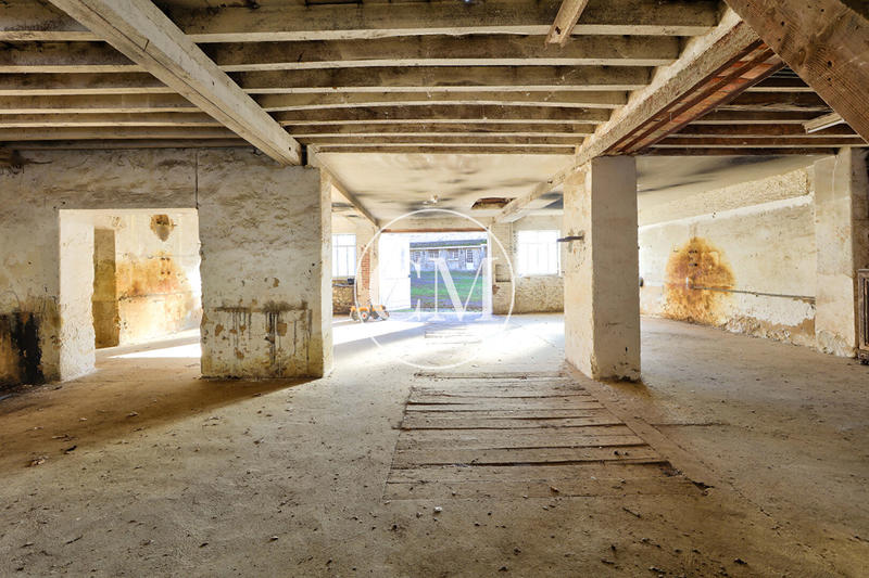 Demeure - 3 162 m² - 25 pièces